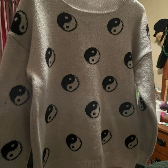 Sweater, grey with black decor! Size M - Picture 4 of 6